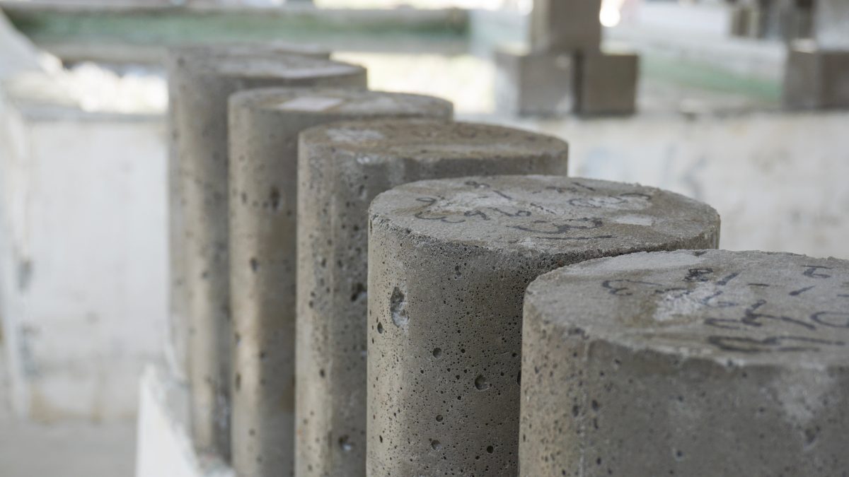 Preparazione dei campioni di cemento con mulini e presse